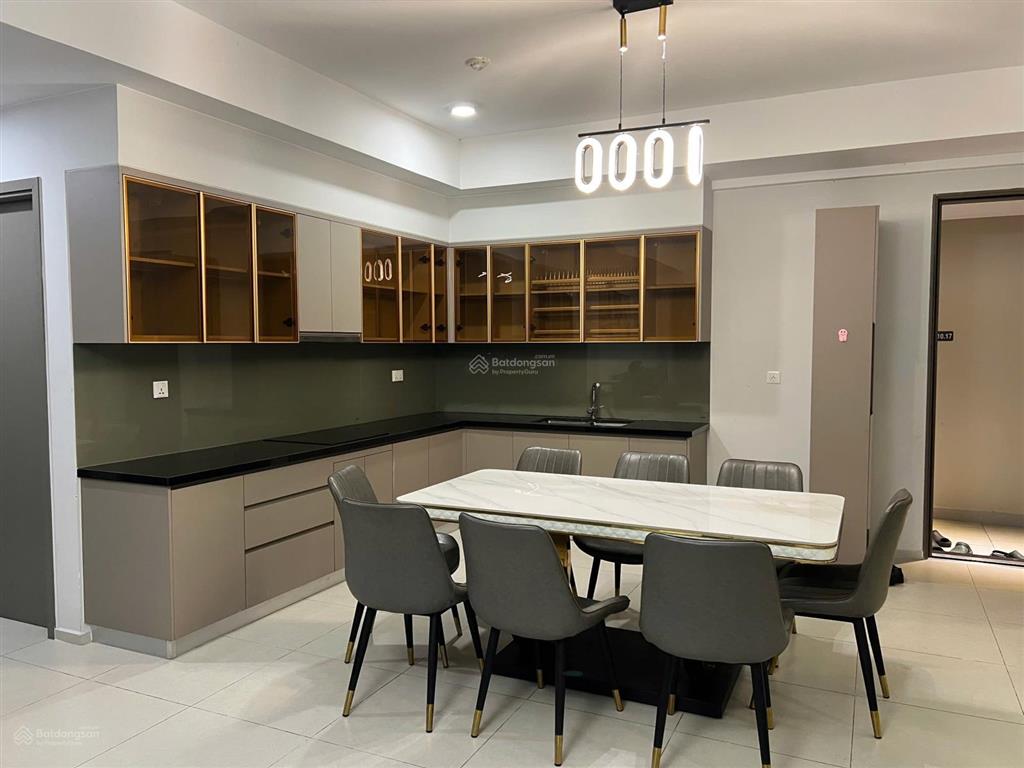 Bán căn 114m2 nội thất thiết kế + view công viên block d + giá 4.9 tỷ (102%) + tầng đẹp
