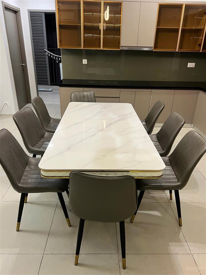 Bán căn 114m2 nội thất thiết kế + view công viên block d + giá 4.9 tỷ (102%) + tầng đẹp