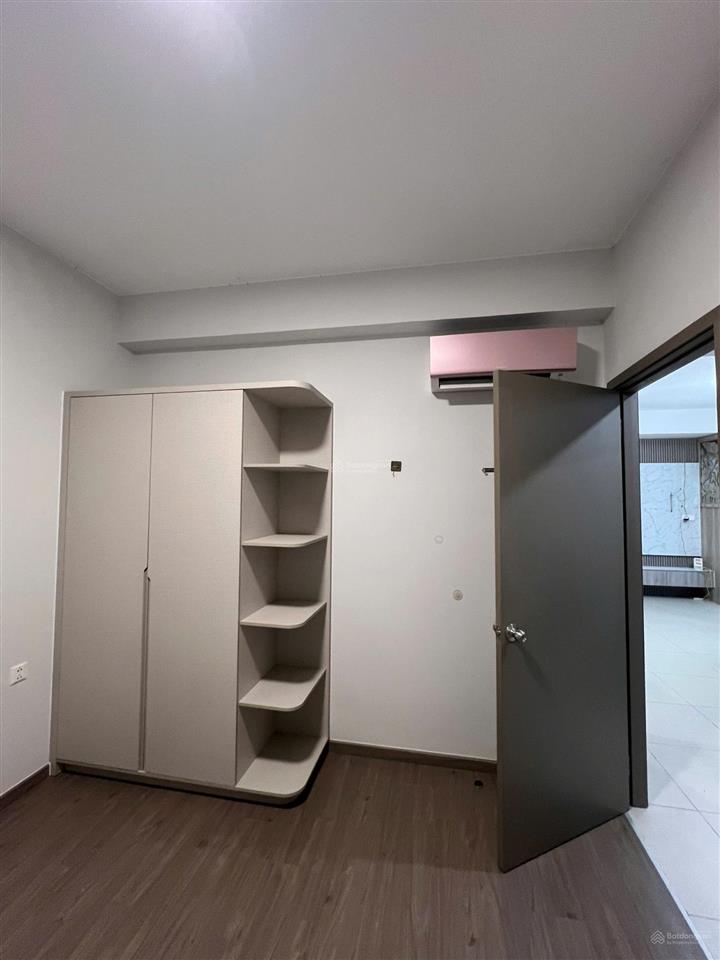 Bán căn 114m2 nội thất thiết kế + view công viên block d + giá 4.9 tỷ (102%) + tầng đẹp