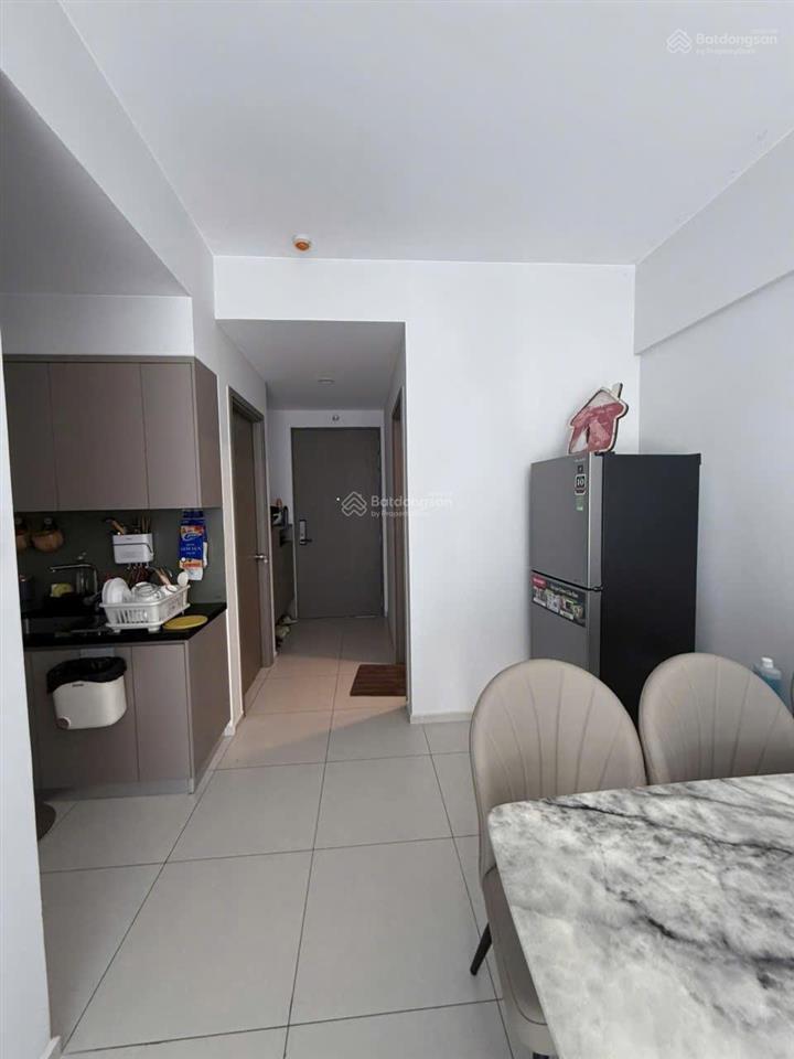 Bán căn 59m2 view hồ bơi block c + full nội thất + giá 2.850 tỷ (102%) sổ hồng sẵn + tầng đẹp