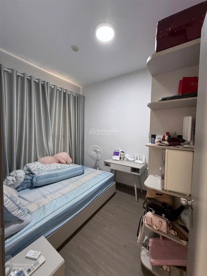 Bán căn 59m2 view hồ bơi block c + full nội thất + giá 2.850 tỷ (102%) sổ hồng sẵn + tầng đẹp