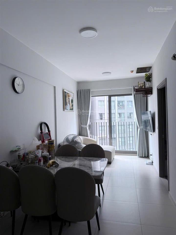 Bán căn 59m2 view hồ bơi block c + full nội thất + giá 2.850 tỷ (102%) sổ hồng sẵn + tầng đẹp