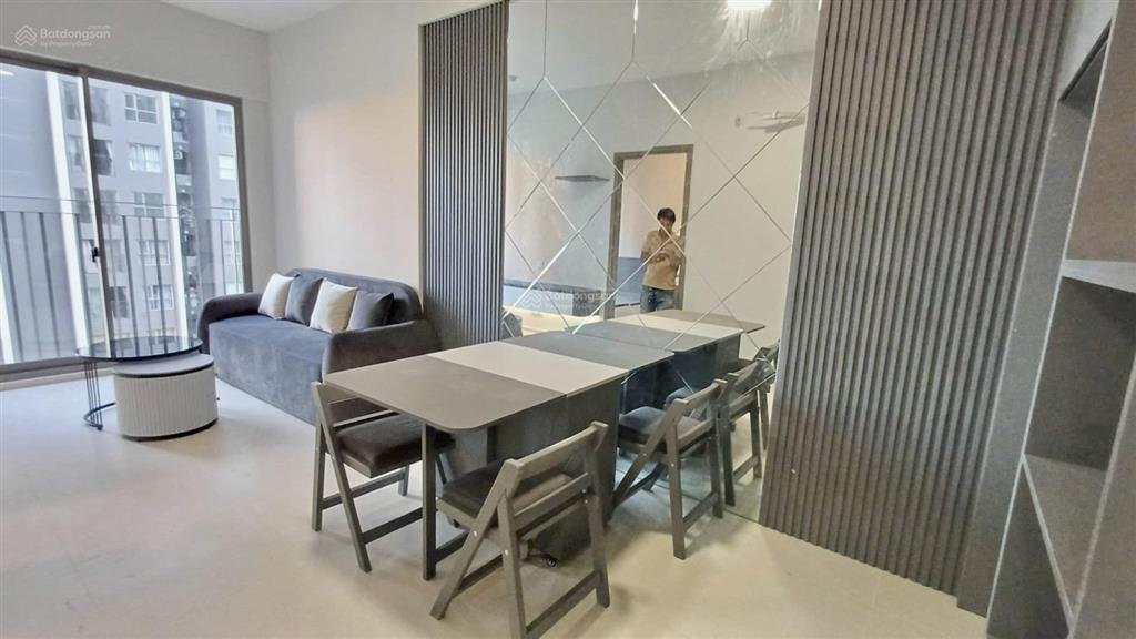 Bán căn 59m2 view hồ bơi block d + full nội thất + giá 2.850 tỷ (102%) + tầng đẹp