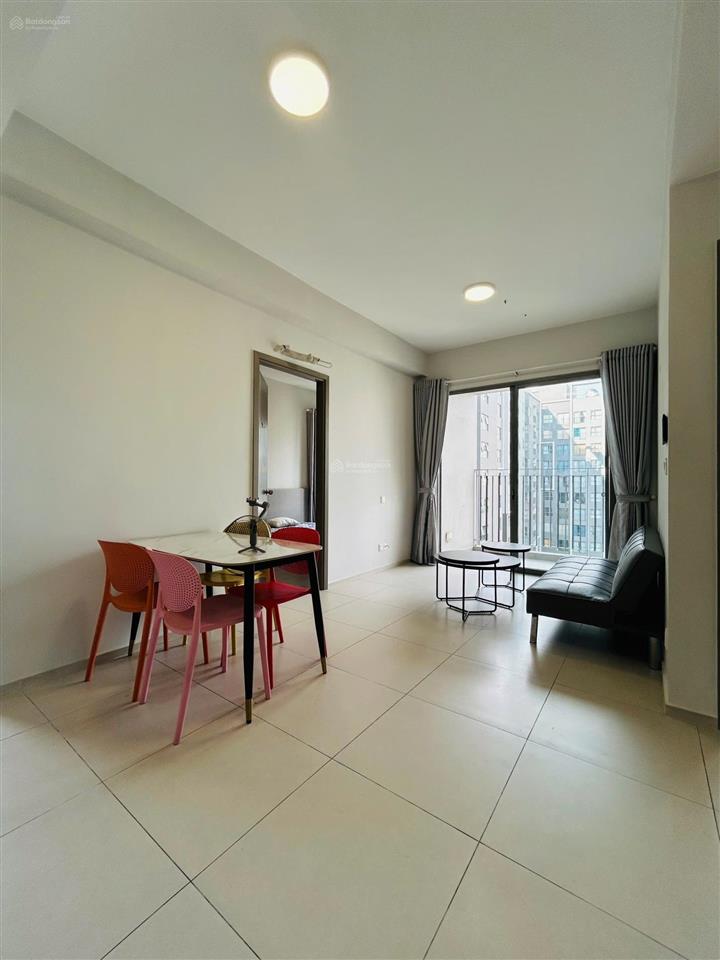 Bán căn 69m2 ban công view hồ bơi + giá 3.550 tỷ (102%) sổ hồng sẵn + tặng nội thất