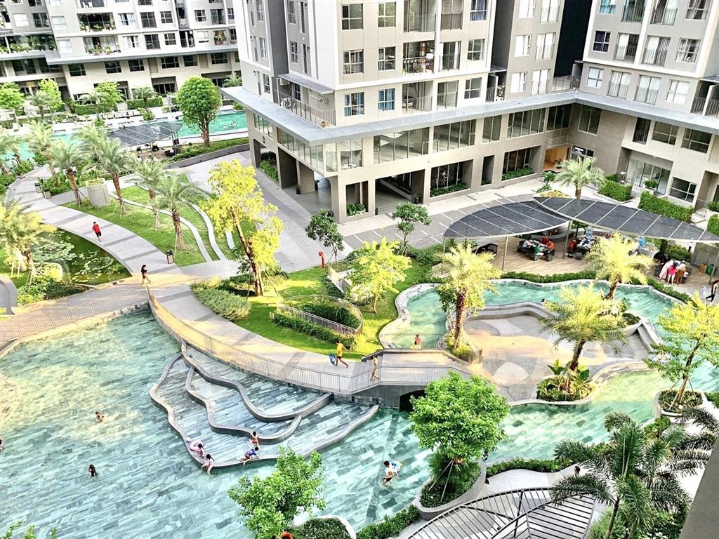 Bán căn 69m2 ban công view hồ bơi + giá 3.550 tỷ (102%) sổ hồng sẵn + tặng nội thất
