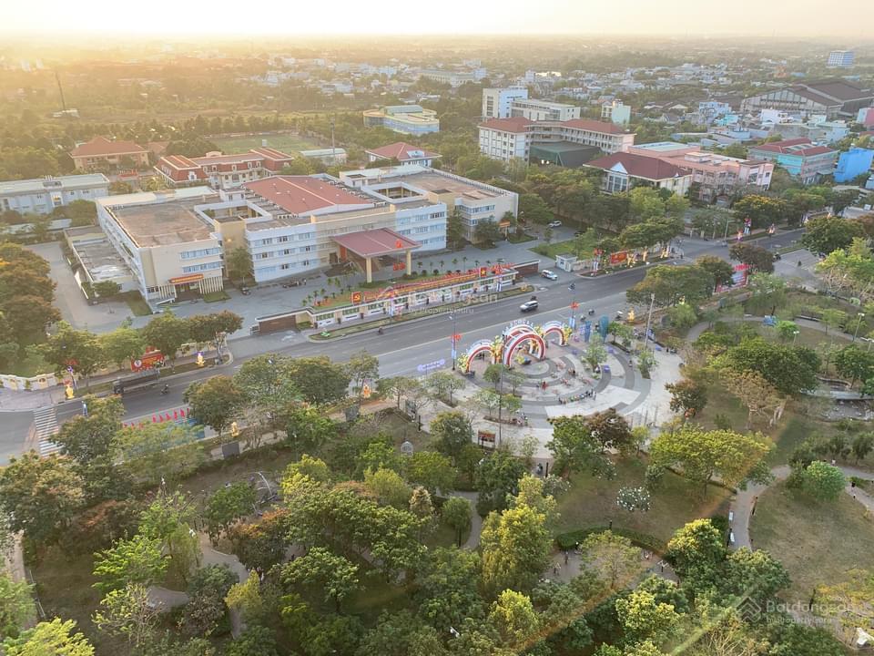 Bán căn 59m2 view công viên block d, giá 2,83 tỷ (102%) tầng trung đẹp