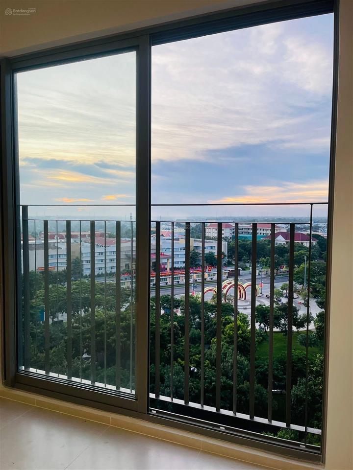 Bán căn 59m2 view công viên block d, giá 2,83 tỷ (102%) tầng trung đẹp