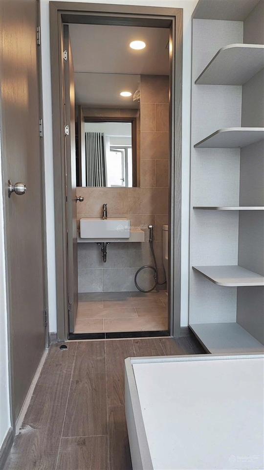 Bán nhanh căn 59m2 view trực diện hồ bơi lớn b1, giá 2,7 tỷ (102%) sổ hồng sẵn