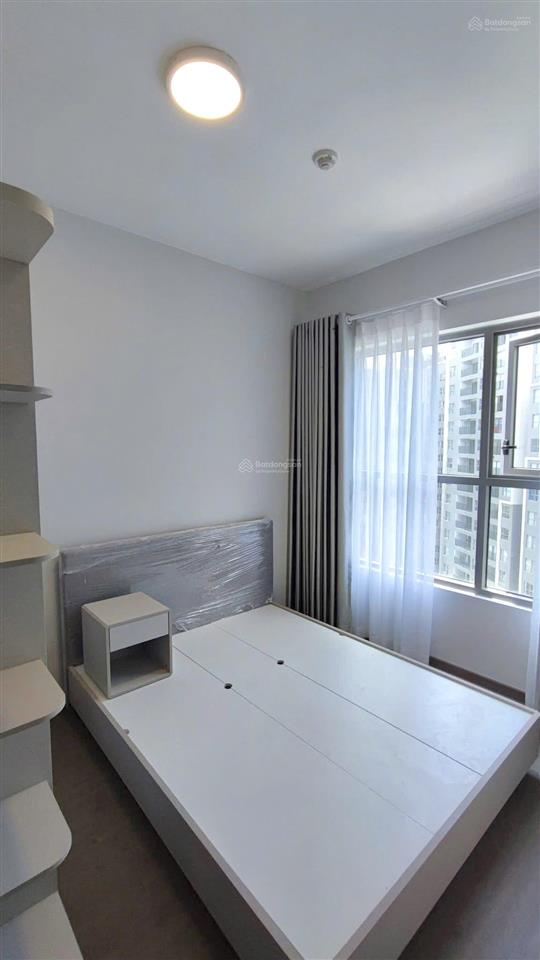 Bán nhanh căn 59m2 view trực diện hồ bơi lớn b1, giá 2,7 tỷ (102%) sổ hồng sẵn