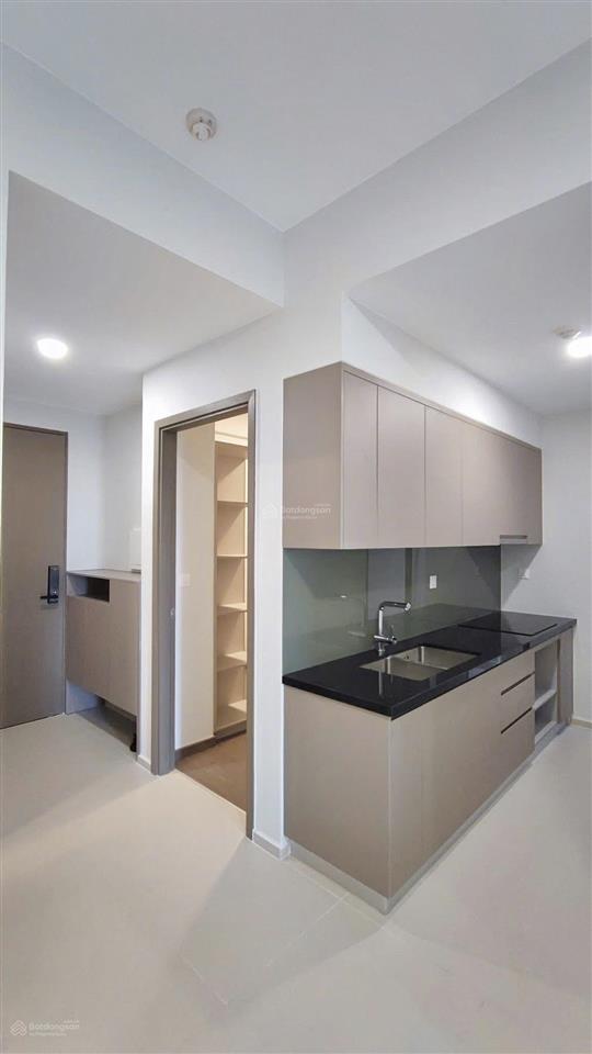 Bán nhanh căn 59m2 view trực diện hồ bơi lớn b1, giá 2,7 tỷ (102%) sổ hồng sẵn