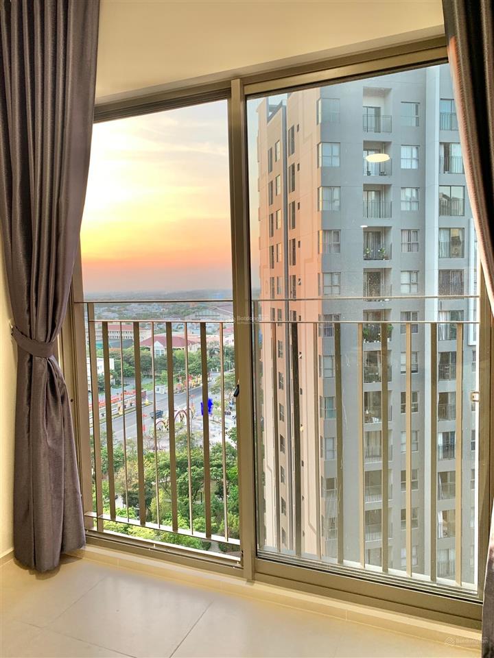 Bán căn 59m2 view công viên block c, giá 2,8 tỷ (102%) sổ hồng sẵn