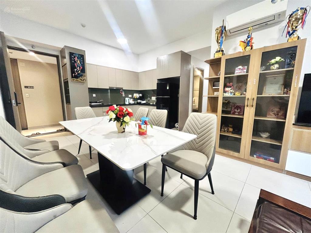 Bán căn 85m2 view hồ bơi + full nội thất + giá 3,950 tỷ (102%) sổ hồng sẵn + tầng đẹp