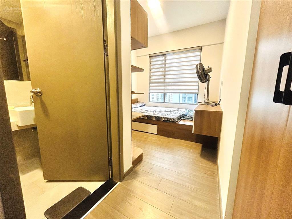 Bán căn 85m2 view hồ bơi + full nội thất + giá 3,950 tỷ (102%) sổ hồng sẵn + tầng đẹp