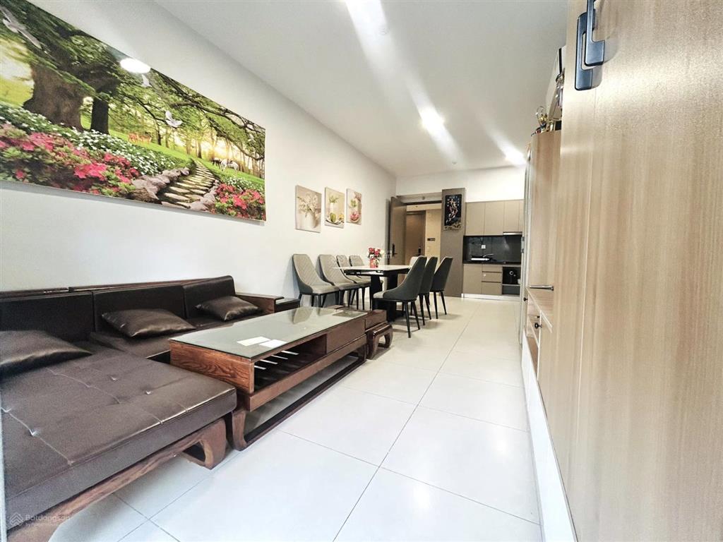 Bán căn 85m2 view hồ bơi + full nội thất + giá 3,950 tỷ (102%) sổ hồng sẵn + tầng đẹp