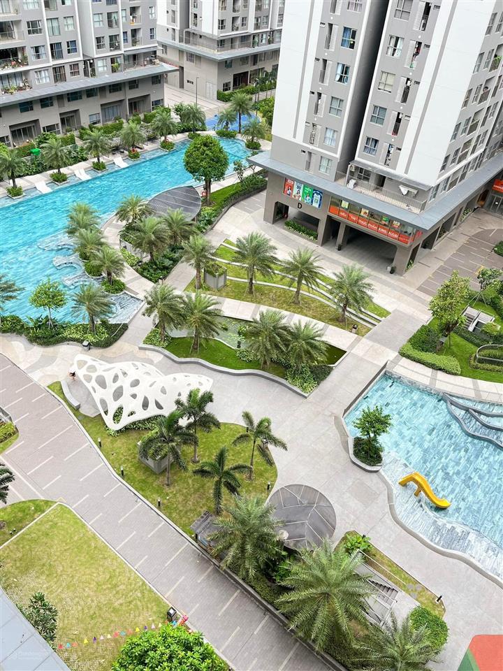 Bán căn 85m2 view hồ bơi + full nội thất + giá 3,950 tỷ (102%) sổ hồng sẵn + tầng đẹp