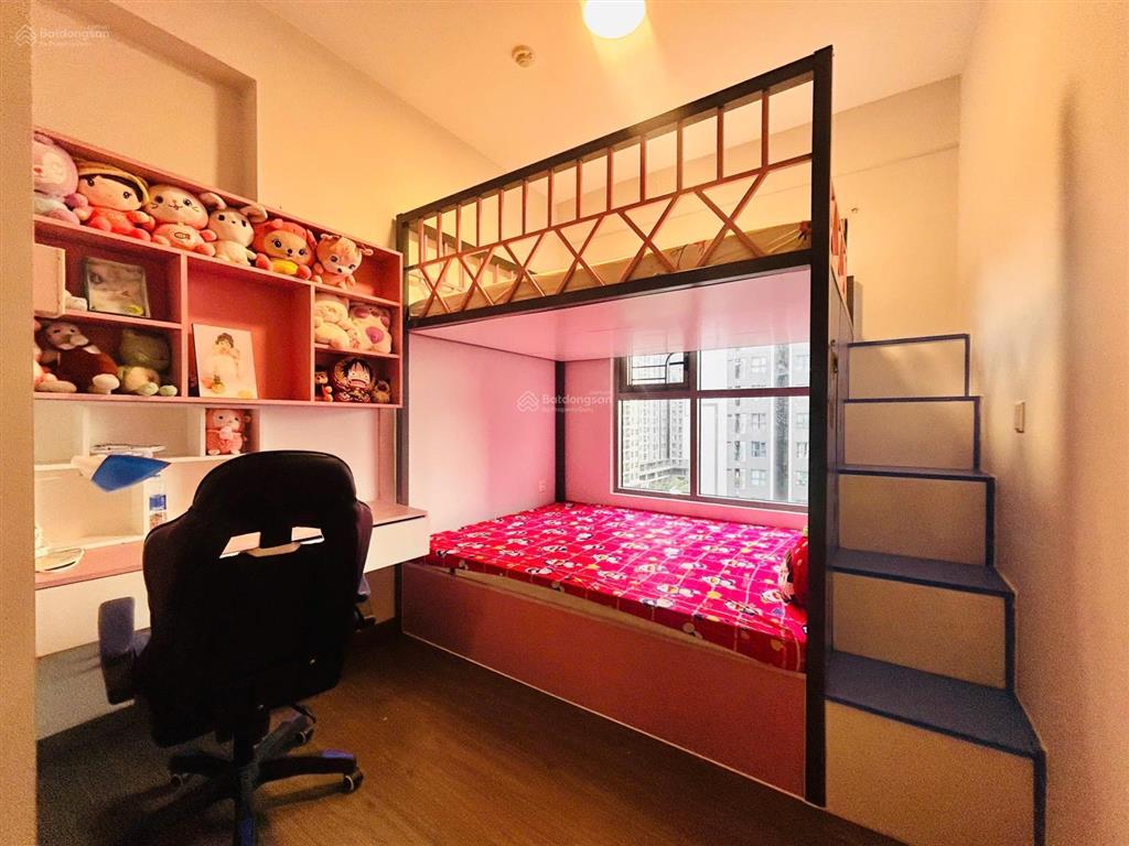Bán căn 85m2 view hồ bơi + full nội thất + giá 3,950 tỷ (102%) sổ hồng sẵn + tầng đẹp