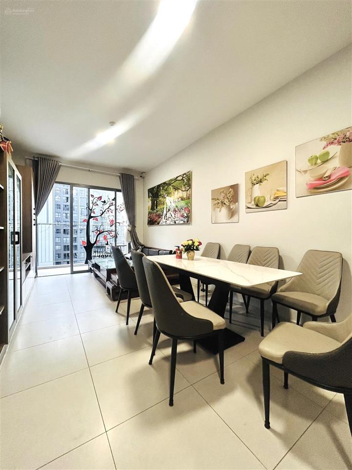 Bán căn 85m2 view hồ bơi + full nội thất + giá 3,950 tỷ (102%) sổ hồng sẵn + tầng đẹp