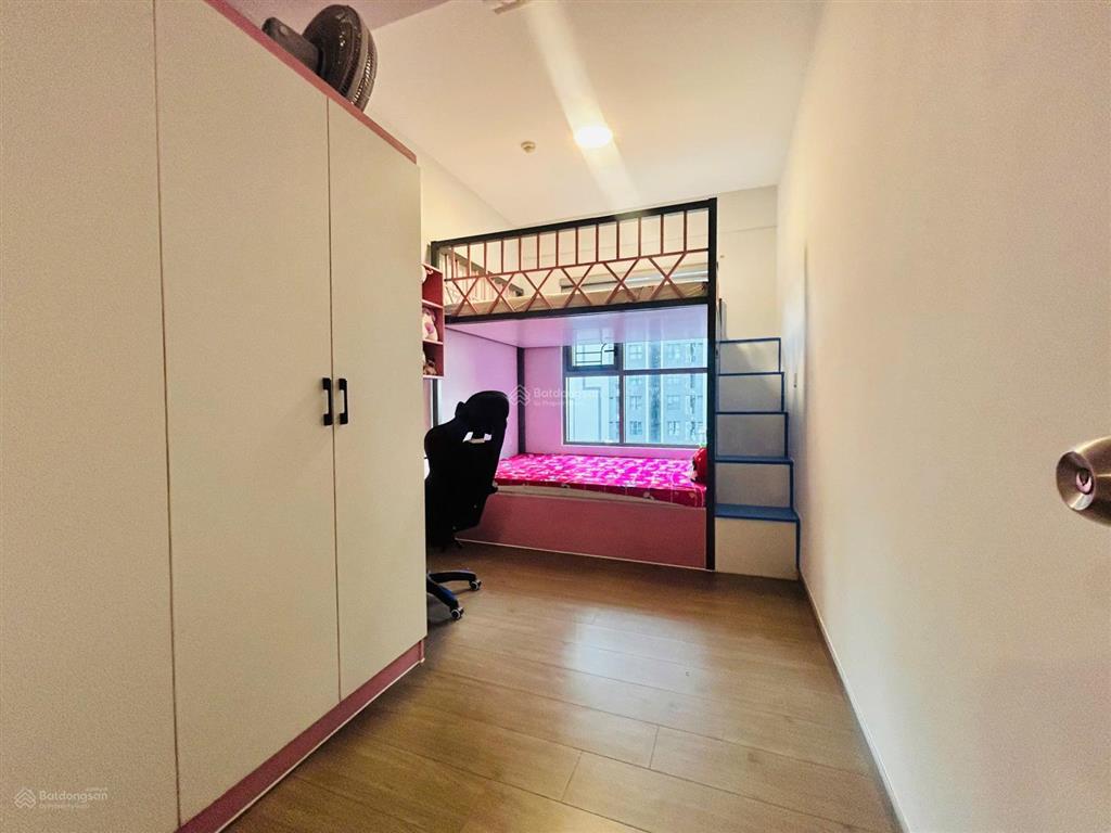 Bán căn 85m2 view hồ bơi + full nội thất + giá 3,950 tỷ (102%) sổ hồng sẵn + tầng đẹp