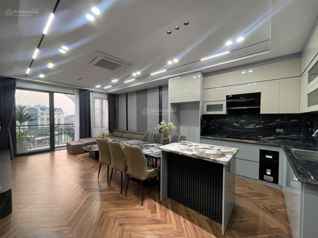 Ở ngay nhà ngọc khánh, gara, ô tô tránh, hàng xóm vin giảng võ, 6t thang máy, nội thất đẳng cấp.