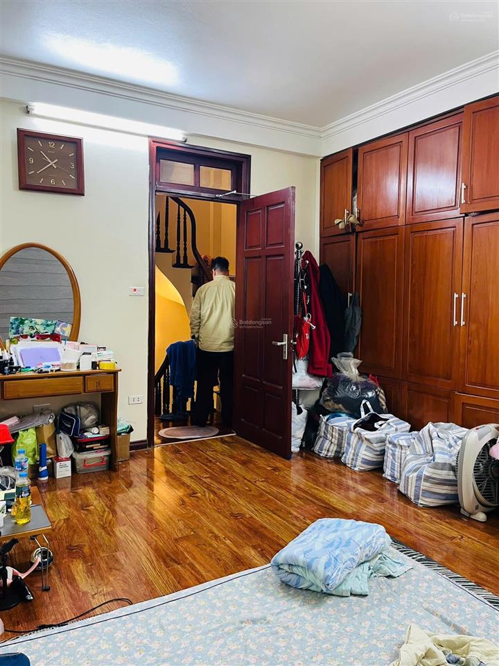 Pl mặt ngõ nguyễn chí thanh, ngõ thông ô tô tránh, 35m ra phố, gara, kd, sổ vuông, không qh, 61m2