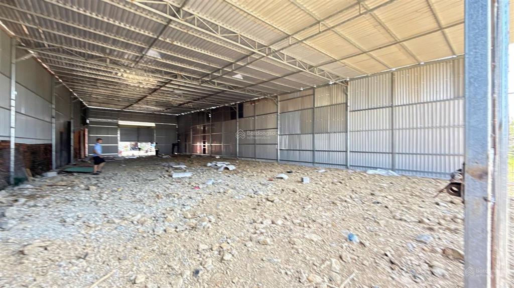Cắt lỗ 1,5 tỷ  bán gấp đất + có sẵn kho, vị trí vip  mặt tiền dt707, gần khu công nghiệp hàm kiệm