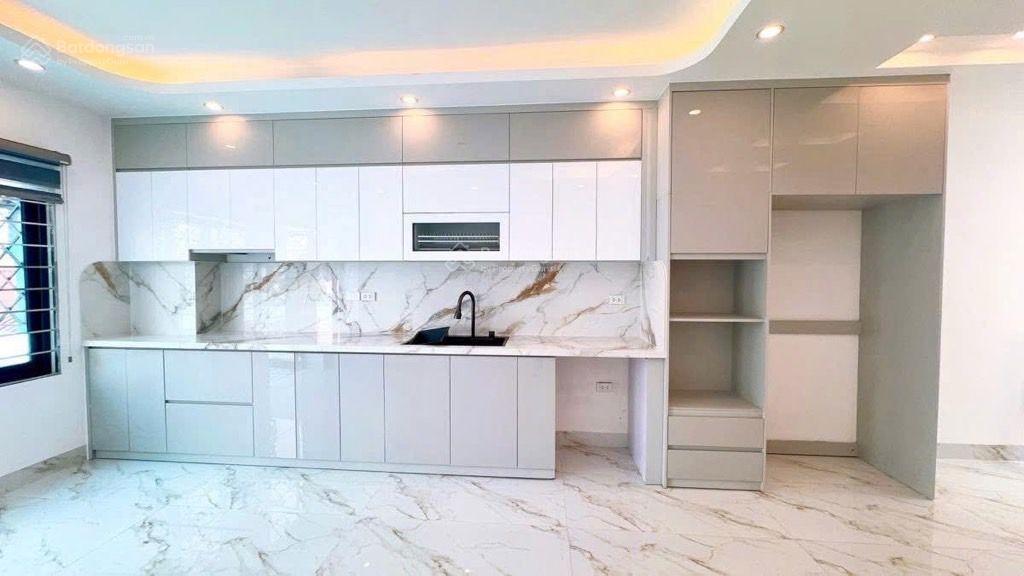 Bằng b 55m2 6 tầng thang máy  nhà xây mới đầy đủ đồ  để ô tô thoải mái  kinh doanh sầm uất