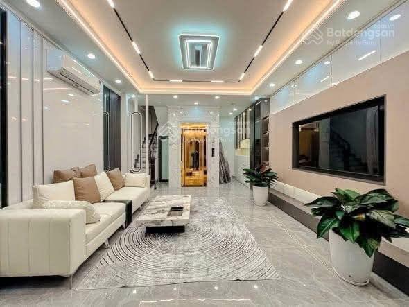 Chính chủ bán xây mới 42m  6 tầng thang máy  30m ra phố ôtô tránh gần  hồ ql1a  đầy đủ nội thất