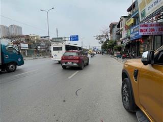 Chính chủ bán xây mới 42m  6 tầng thang máy  30m ra phố ôtô tránh gần  hồ ql1a  đầy đủ nội thất