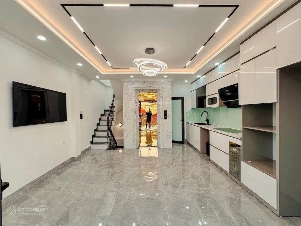 Chính chủ bán xây mới 42m  6 tầng thang máy  30m ra phố ôtô tránh gần  hồ ql1a  đầy đủ nội thất