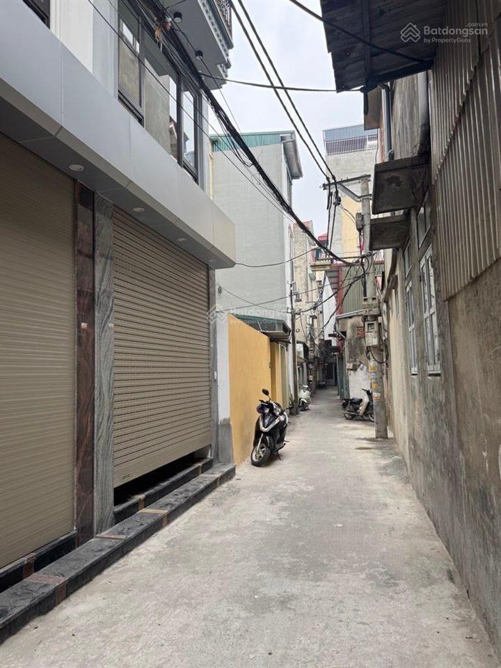 Tứ hiệp  yên sở xây mới cứng 32m 5 tầng  gần ngay chợ tứ hiệp  oto đỗ gần  ngõ ba gác đỗ cửa