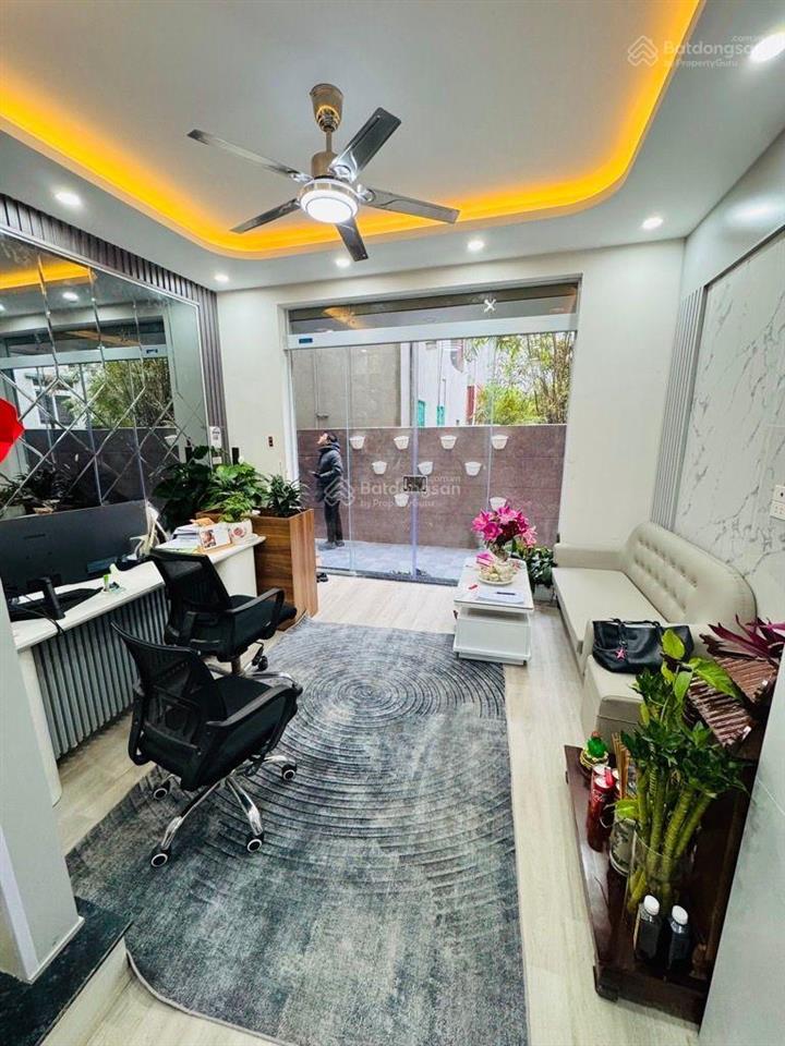 Tứ hiệp  yên sở xây mới cứng 32m 5 tầng  gần ngay chợ tứ hiệp  oto đỗ gần  ngõ ba gác đỗ cửa