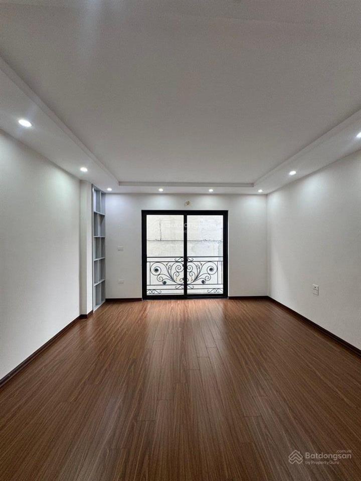 Nhà đẹp bằng liệt  linh đàm  32m2 5 tầng  ôtô đỗ tránh gần nhà  ở sướng  kinh doanh online