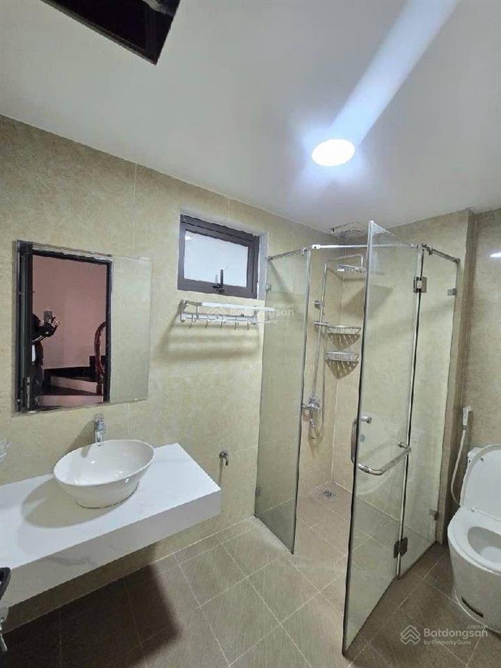 Căn nhà 35m2 x 5t mới kinh kong  10m ra ô tô tránh gần phố  trường chợ sát qh ql1 giải phóng 90m