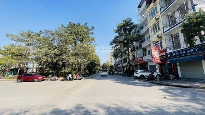 Biệt thự đơn lập 360m2 5 tầng kinh doanh  đường to 40m hơn phố  đẹp nhất khu vực  vỉa hè rộng