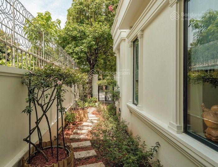 Bán biệt thự phong cách châu âu bể bơi  phòng hát karaoke  vị trí đẹp  chủ tặng toàn bộ nội xịn