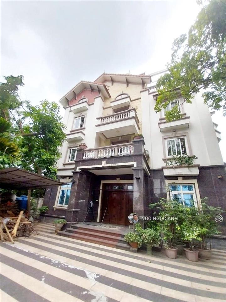 Bán biệt thự vào tphcm ở nên cần bán gấp căn 325m 4 tầng  kinh doanh  vỉa hè đường rộng như phố