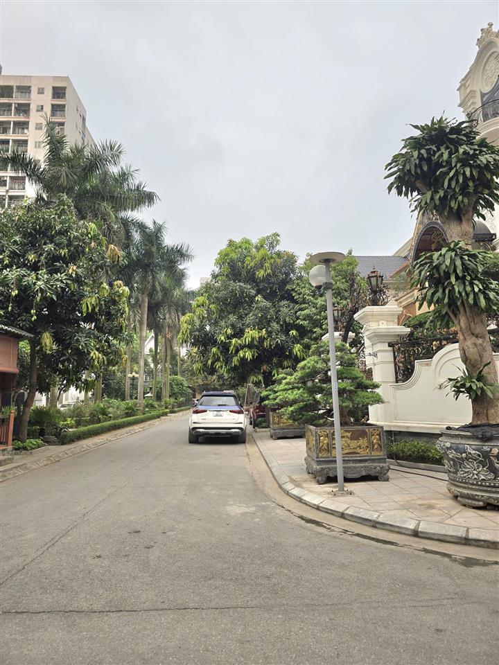 Biệt thự đơn lập 332m2 5 tầng giá đẹp nhất khu  đường to hơn phố  đẹp nhất khu vực  vỉa hè rộng