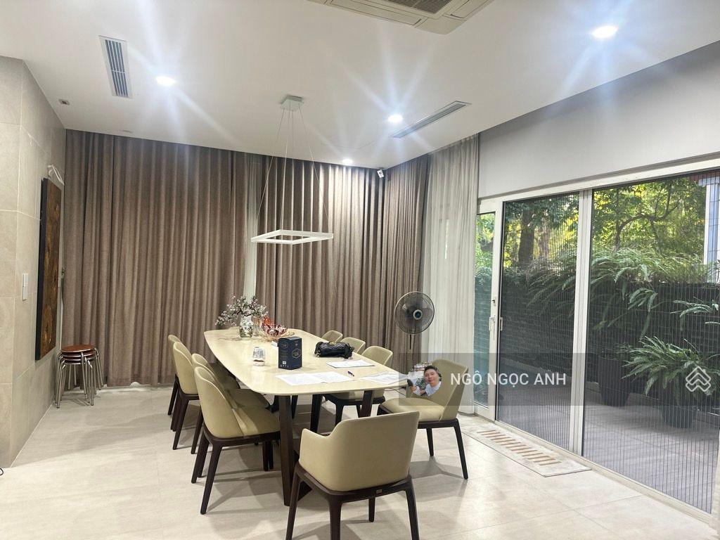 Biệt thự đơn lập 332m2 5 tầng giá đẹp nhất khu  đường to hơn phố  đẹp nhất khu vực  vỉa hè rộng