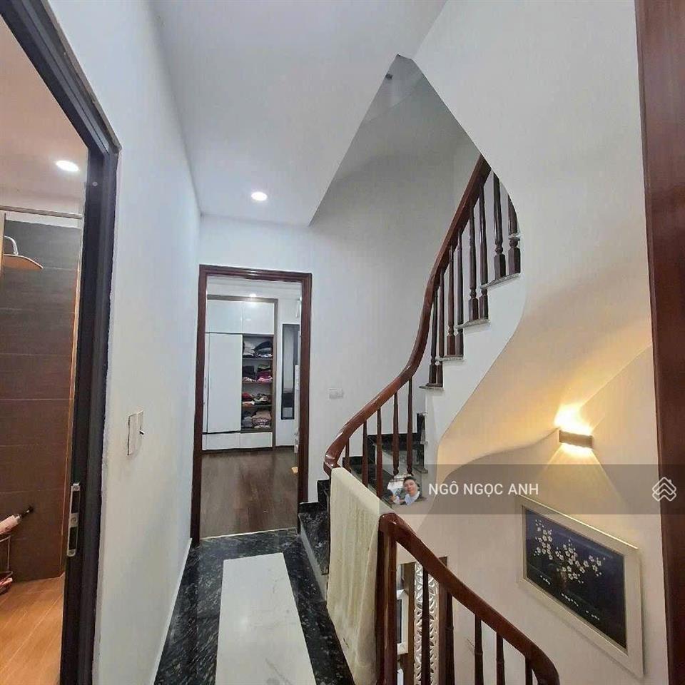 Chính chủ bán nhà bằng liệt 42m 6 tầng mới  ở rất có lộc  10m ra biệt thự linh đàm  ôtô đỗ của