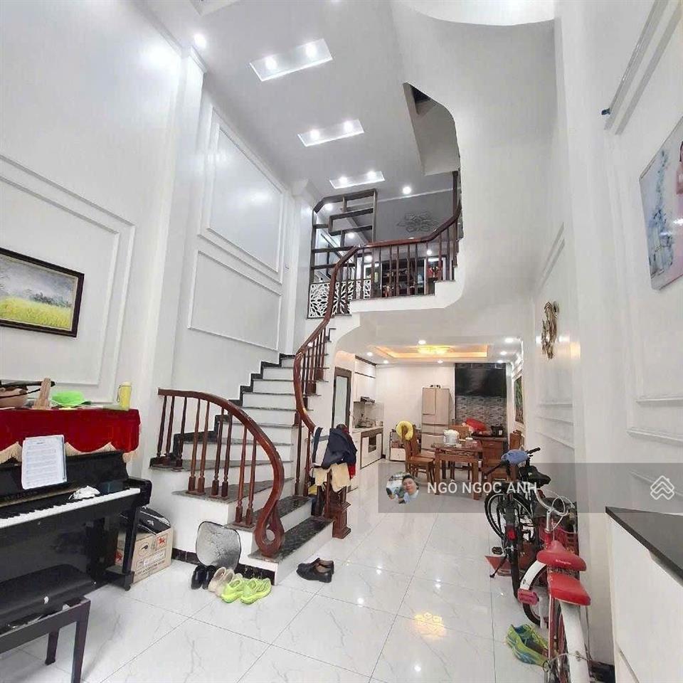 Chính chủ bán nhà bằng liệt 42m 6 tầng mới  ở rất có lộc  10m ra biệt thự linh đàm  ôtô đỗ của