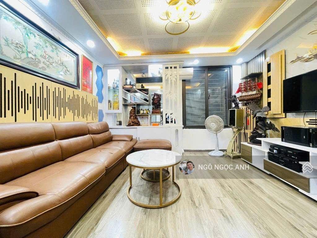 Chính chủ bán nhà bằng liệt 42m 6 tầng mới  ở rất có lộc  10m ra biệt thự linh đàm  ôtô đỗ của