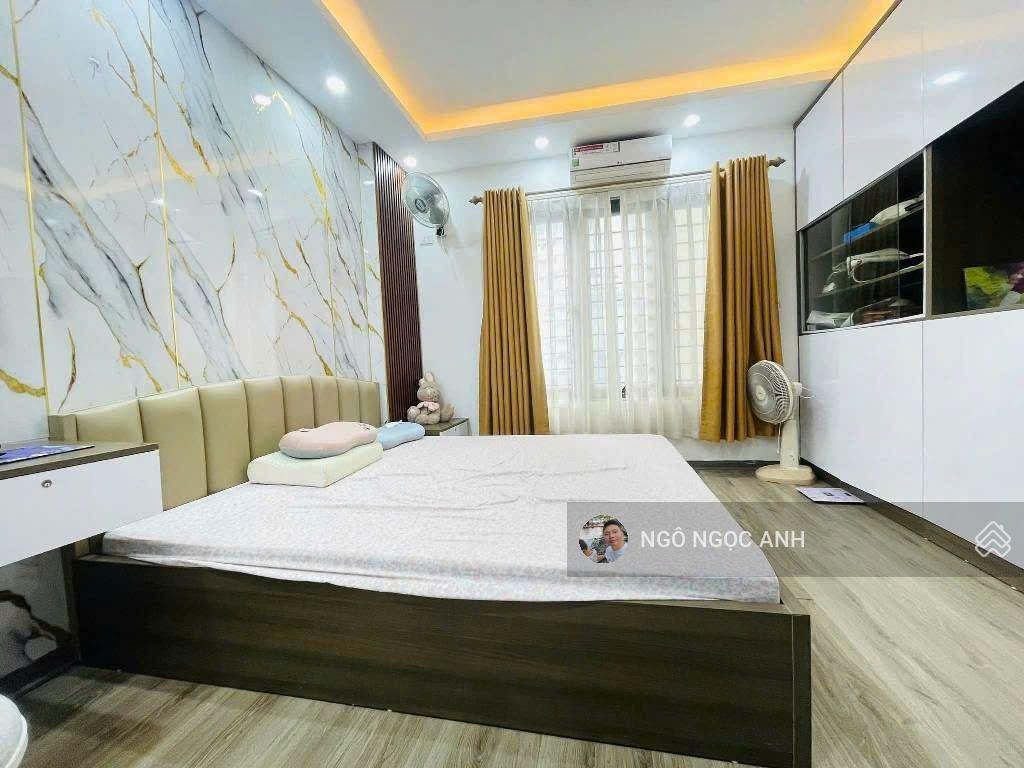 Chính chủ bán nhà bằng liệt 42m 6 tầng mới  ở rất có lộc  10m ra biệt thự linh đàm  ôtô đỗ của
