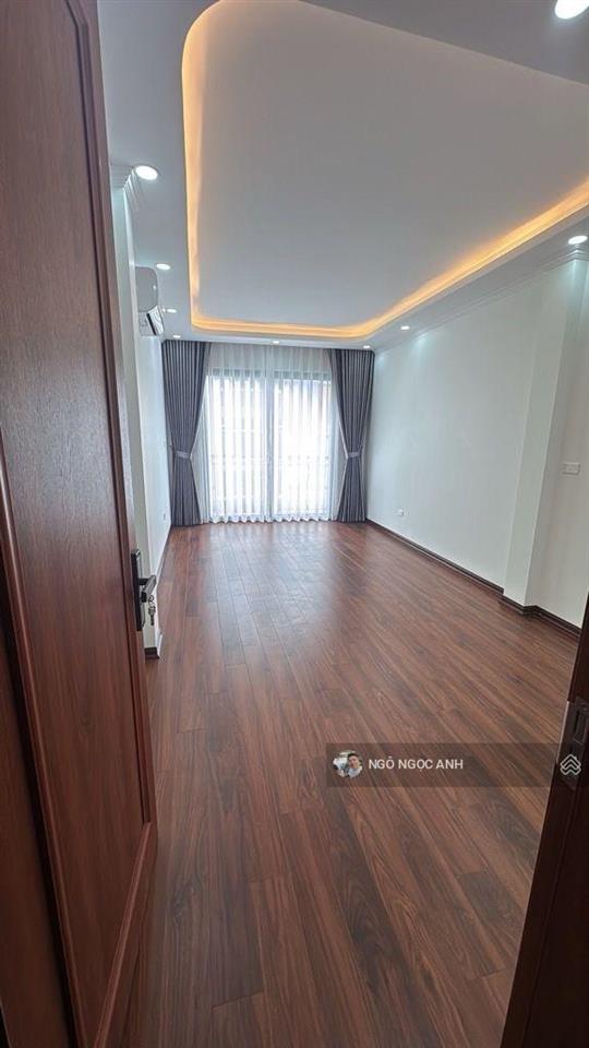 Bán xây mới cứng thang máy đẹp oto đỗ cửa, 40m2, 8,8 tỷ tại trần thủ độ, phường yên sở, hoàng mai