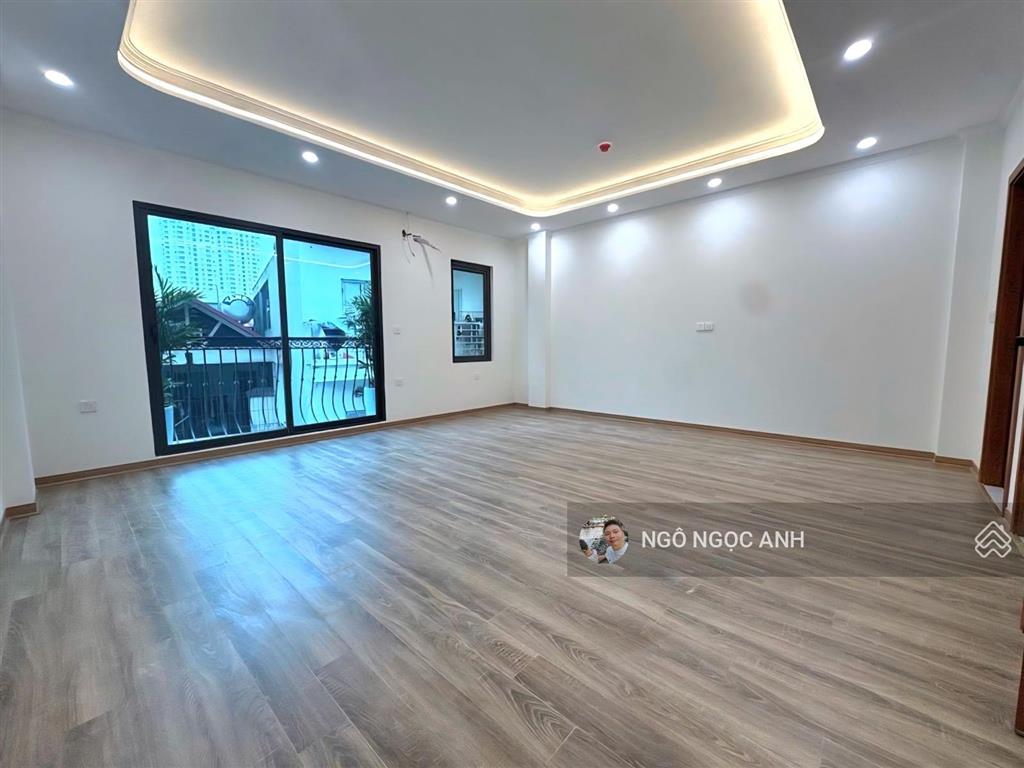 Mặt ngõ thông giải phóng oto tránh kinh doanh  38m 6 tầng thang máy mt5m  gara oto vào nhà