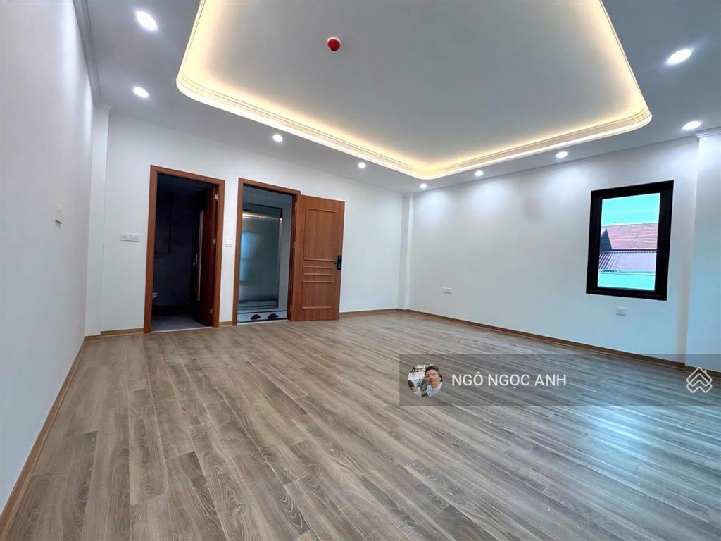 Mặt ngõ thông giải phóng oto tránh kinh doanh  38m 6 tầng thang máy mt5m  gara oto vào nhà