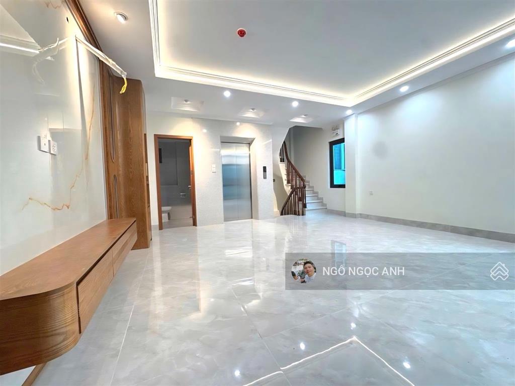 Mặt ngõ thông giải phóng oto tránh kinh doanh  38m 6 tầng thang máy mt5m  gara oto vào nhà