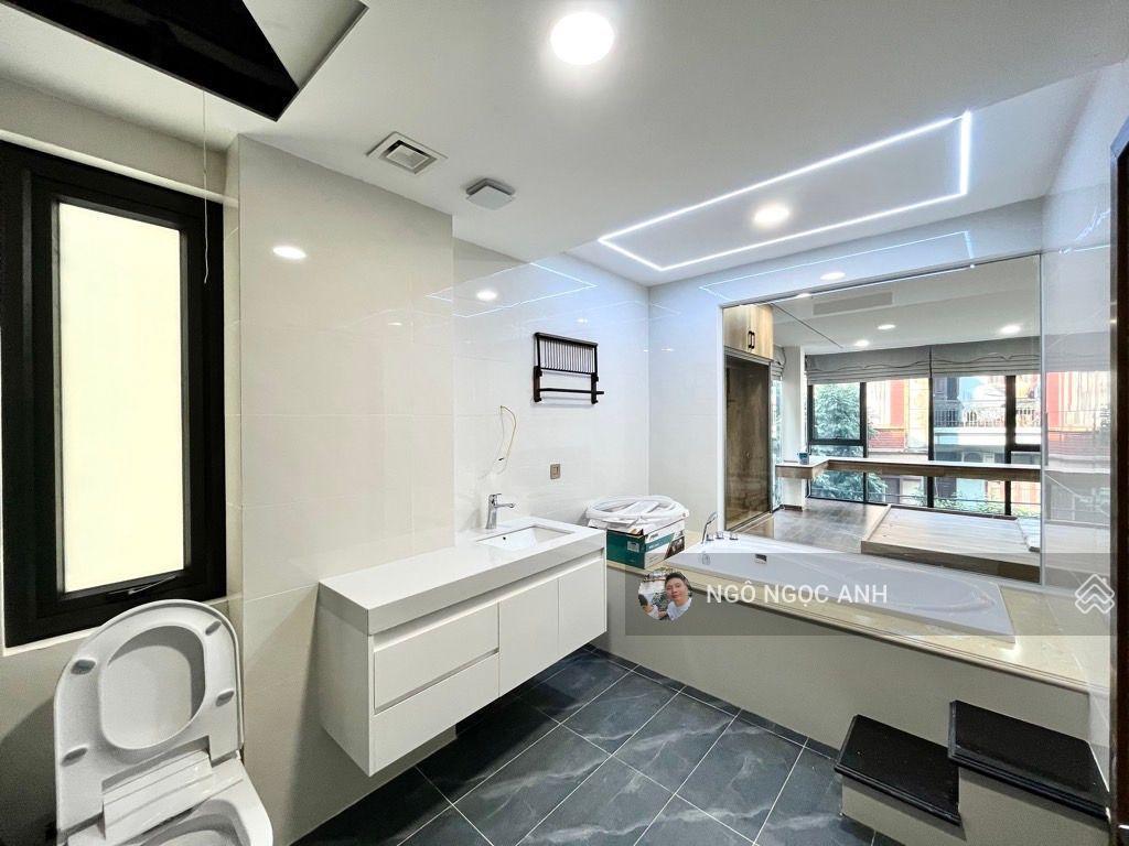 Bán nhà ngõ ôtô thông kinh doanh ngõ 2 hoàng liệt  ôtô trong nhà  view ngay hồ linh đàm