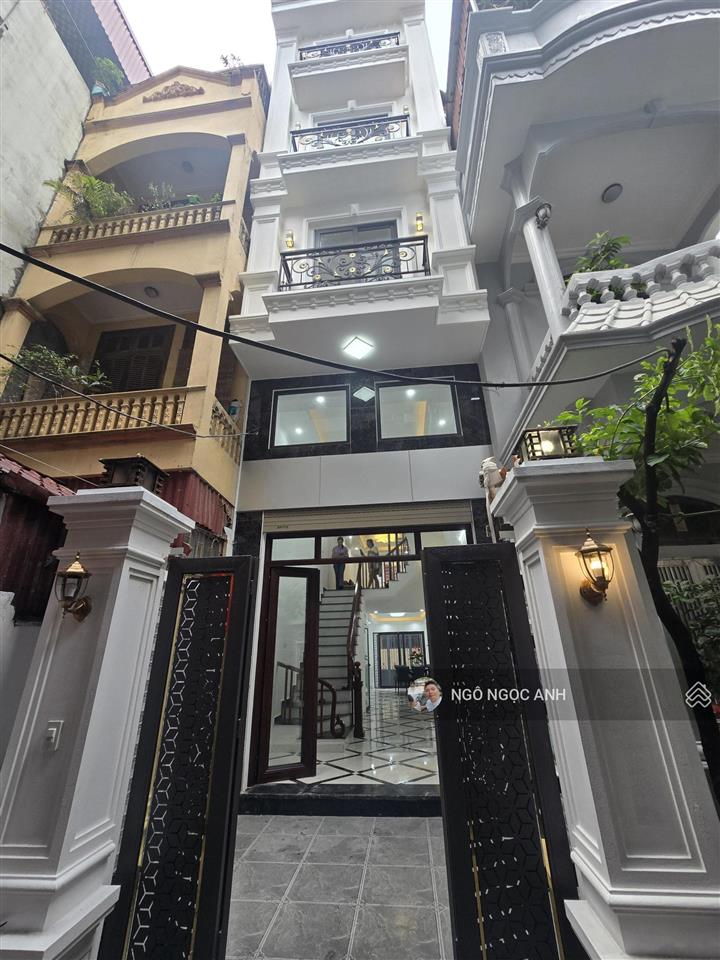Nhà đẹp ở luôn  2 sân thoáng trước sau  khu vực hiếm  nhà bán oto đỗ cửa  58m 5 tầng mới cứng