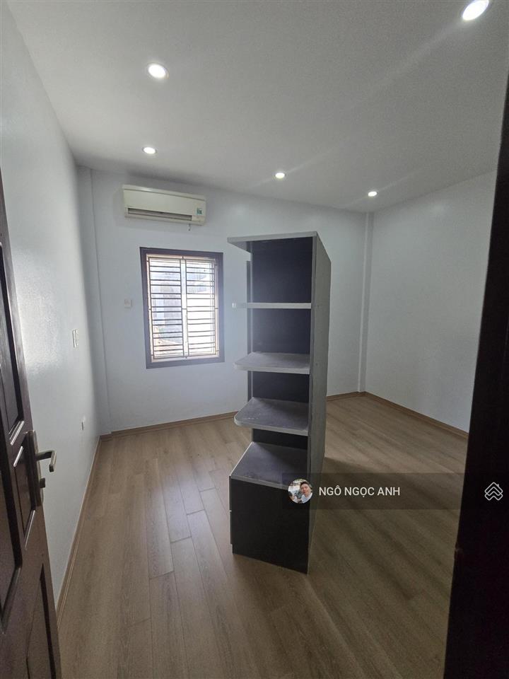 Chính chủ gửi bán nhà phường hoàng liệt  hàng kín 50m 5 tầng ô tô vào nhà  gần phố  chợ trường