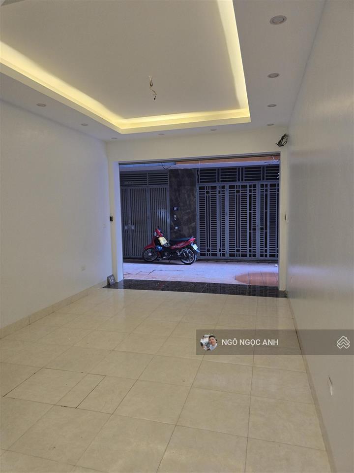 Chính chủ gửi bán nhà phường hoàng liệt  hàng kín 50m 5 tầng ô tô vào nhà  gần phố  chợ trường